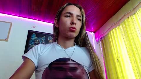 Snapshot of niki_1998 chatting on December 21, 2024, 7:06 pm Natalia online show from December 21, 2024, 7:06 pm