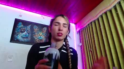 Snapshot of niki_1998 chatting on February 5, 2025, 3:02 am Natalia online show from February 5, 2025, 3:02 am