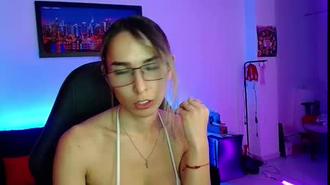 Snapshot of niki_1998 chatting on October 15, 2025, 1:39 am Natalia online show from October 15, 2025, 1:39 am