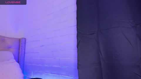 Niikii online show from November 6, 2025, 2:56 am