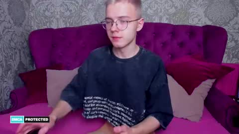 Snapshot of nikistorming chatting on December 8, 2024, 7:43 pm Niki online show from December 8, 2024, 7:43 pm