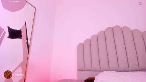 Snapshot of nikki_angel_ chatting on February 14, 2026, 6:59 pm NIkki Angel online show from February 14, 2026, 6:59 pm