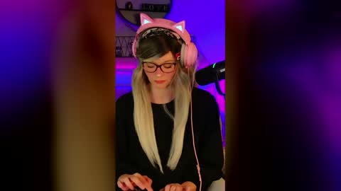 Kitty Chatte online show from May 13, 2026, 1:19 pm
