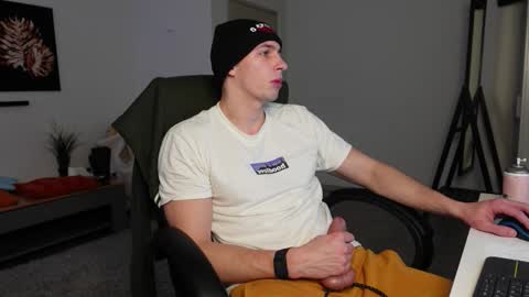 Snapshot of nikki_hard chatting on December 18, 2025, 10:54 am nikki online show from December 18, 2025, 10:54 am