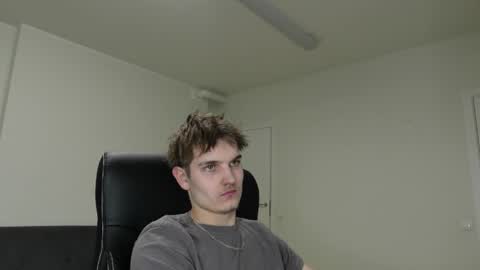 Snapshot of nikki_hard chatting on January 6, 2026, 6:22 pm nikki online show from January 6, 2026, 6:22 pm