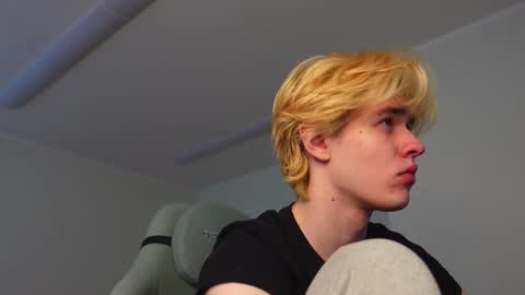 Snapshot of nikki_hard chatting on January 17, 2026, 7:24 am nikki online show from January 17, 2026, 7:24 am