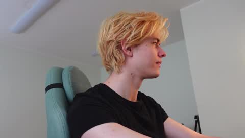 Snapshot of nikki_hard chatting on January 18, 2026, 9:13 am nikki online show from January 18, 2026, 9:13 am