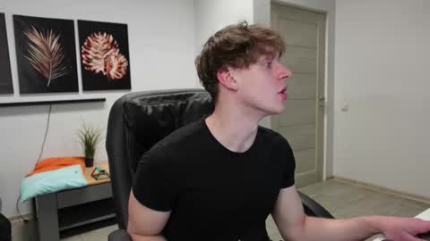 Snapshot of nikki_hard chatting on February 7, 2026, 6:44 pm nikki online show from February 7, 2026, 6:44 pm