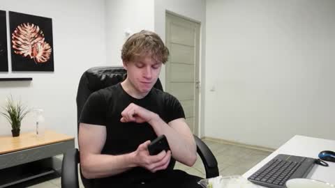 Snapshot of nikki_hard chatting on February 15, 2026, 6:37 pm nikki online show from February 15, 2026, 6:37 pm