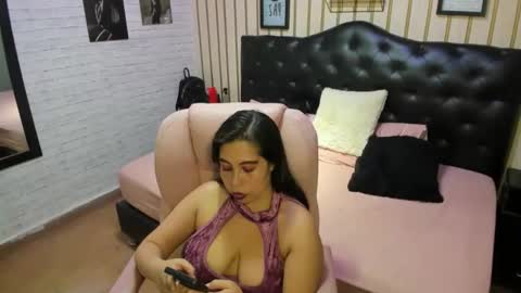 Snapshot of nikki_nikol chatting on May 28, 2026, 3:04 am Nikki online show from May 28, 2026, 3:04 am