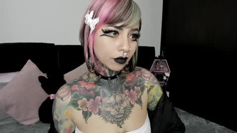 Snapshot of nikkiramone chatting on December 6, 2024, 12:27 pm Nikki Ramone online show from December 6, 2024, 12:27 pm
