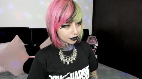 Snapshot of nikkiramone chatting on December 13, 2024, 9:57 am Nikki Ramone online show from December 13, 2024, 9:57 am