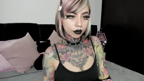 Snapshot of nikkiramone chatting on December 18, 2024, 9:25 am Nikki Ramone online show from December 18, 2024, 9:25 am