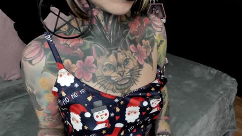 Snapshot of nikkiramone chatting on December 22, 2024, 1:00 pm Nikki Ramone online show from December 22, 2024, 1:00 pm