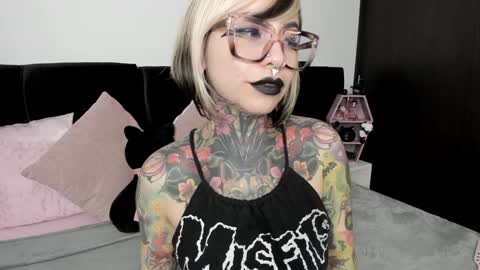 Snapshot of nikkiramone chatting on January 13, 2025, 5:55 pm Nikki Ramone online show from January 13, 2025, 5:55 pm