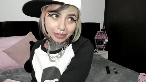 Snapshot of nikkiramone chatting on January 22, 2025, 3:18 pm Nikki Ramone online show from January 22, 2025, 3:18 pm