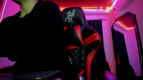 Snapshot of nikky_evans_ chatting on May 1, 2026, 10:42 am online show from May 1, 2026, 10:42 am