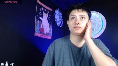 Nikky online show from December 2, 2025, 1:39 pm