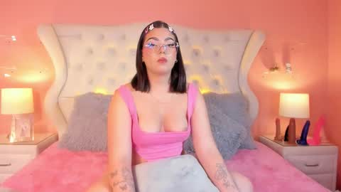 Y E S I online show from April 6, 2026, 7:15 pm