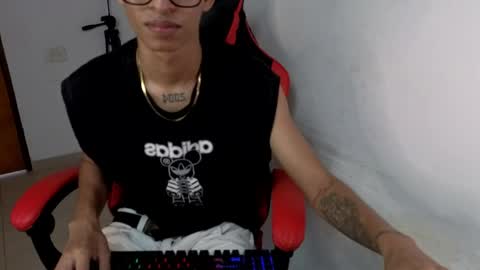 niklaus_wolf online show from April 6, 2026, 5:03 pm