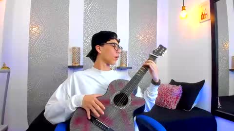 Snapshot of nikolay_gregori chatting on February 20, 2025, 7:23 am online show from February 20, 2025, 7:23 am