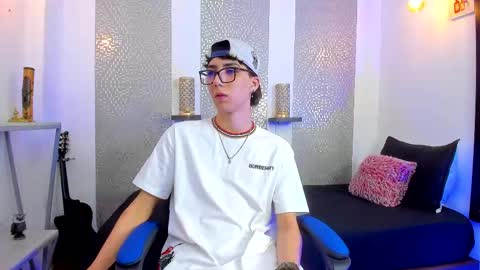 Snapshot of nikolay_gregori chatting on February 21, 2025, 4:18 am online show from February 21, 2025, 4:18 am