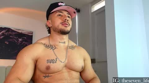 Snapshot of nikolaylisin chatting on December 19, 2025, 1:51 pm Niko online show from December 19, 2025, 1:51 pm