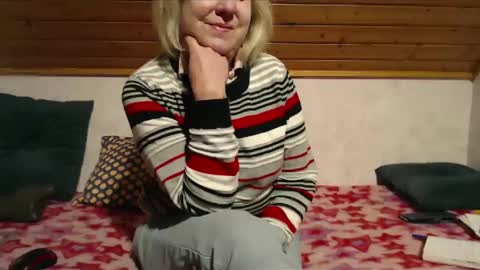 Nikole1 online show from February 4, 2025, 5:12 pm