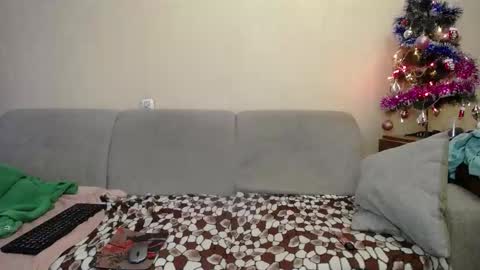 Snapshot of nikolettared chatting on December 15, 2025, 12:31 pm Nikoletta online show from December 15, 2025, 12:31 pm