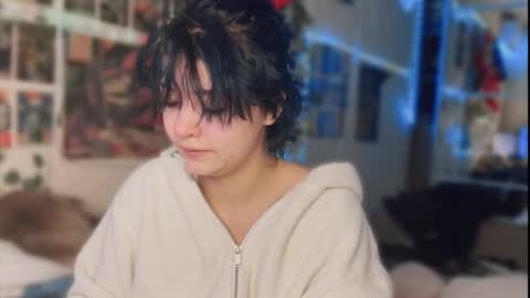 nikoli_naw online show from October 19, 2025, 12:33 am