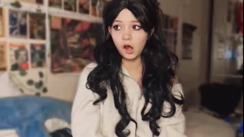 nikoli_naw online show from October 19, 2025, 3:45 pm