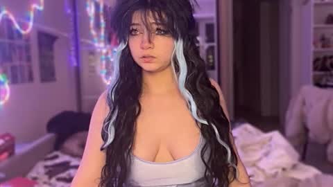 nikoli_naw online show from October 26, 2025, 2:12 pm