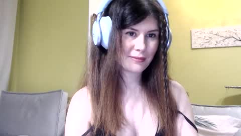 Snapshot of nikoltravel chatting on December 3, 2025, 8:40 pm Nikol online show from December 3, 2025, 8:40 pm