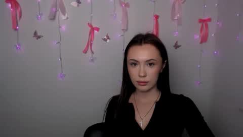 nikonara_ online show from February 11, 2026, 4:23 pm