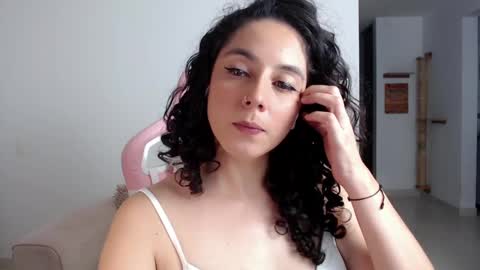 Snapshot of niky_blue chatting on February 2, 2025, 4:37 am niky_blue online show from February 2, 2025, 4:37 am