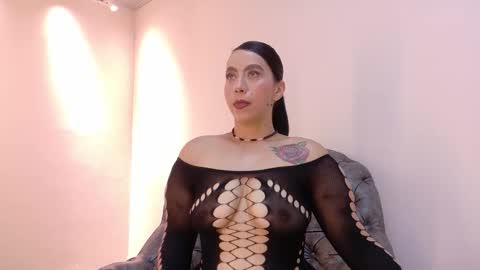  NIKY SMIT  online show from November 8, 2025, 10:48 am