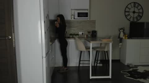 Bella online show from October 24, 2025, 11:17 am