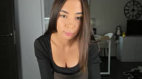 Bella online show from November 8, 2025, 10:19 pm