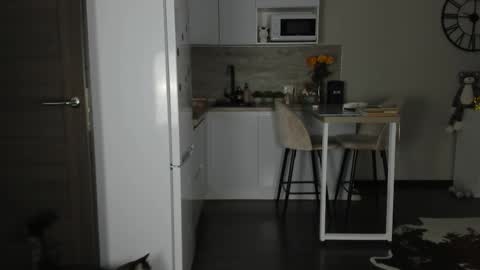 Bella online show from March 22, 2026, 11:30 pm