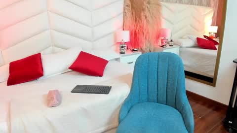 Snapshot of nina__ford chatting on October 31, 2025, 7:59 pm nina__ford online show from October 31, 2025, 7:59 pm