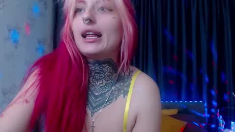 Snapshot of nina_b1um chatting on October 27, 2025, 6:28 am Nina online show from October 27, 2025, 6:28 am