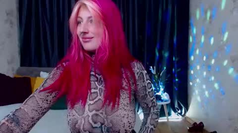 Snapshot of nina_b1um chatting on November 10, 2025, 6:23 am Nina online show from November 10, 2025, 6:23 am