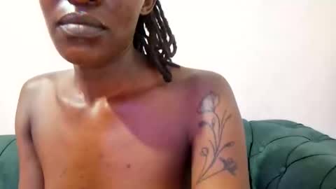 Snapshot of nina_bambi chatting on October 26, 2025, 12:16 am nina_bambi online show from October 26, 2025, 12:16 am