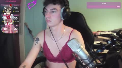 Snapshot of nina_femboy chatting on December 17, 2024, 10:32 pm icynina online show from December 17, 2024, 10:32 pm
