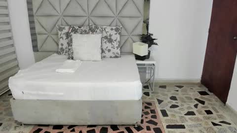  Nina  online show from October 20, 2025, 11:16 pm