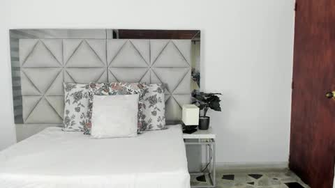  Nina  online show from October 24, 2025, 10:39 pm