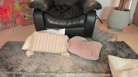    online show from September 24, 2025, 1:36 pm