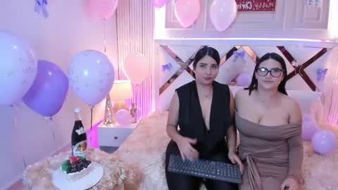 Snapshot of ninablooms01 chatting on December 19, 2025, 2:40 am Nina online show from December 19, 2025, 2:40 am