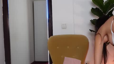 NinaCrystal online show from November 24, 2025, 8:47 am