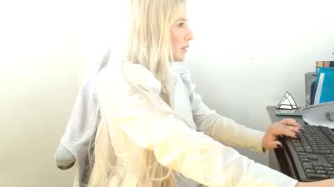 Snapshot of ninakitdman chatting on September 25, 2025, 1:48 pm Ninakitdman online show from September 25, 2025, 1:48 pm